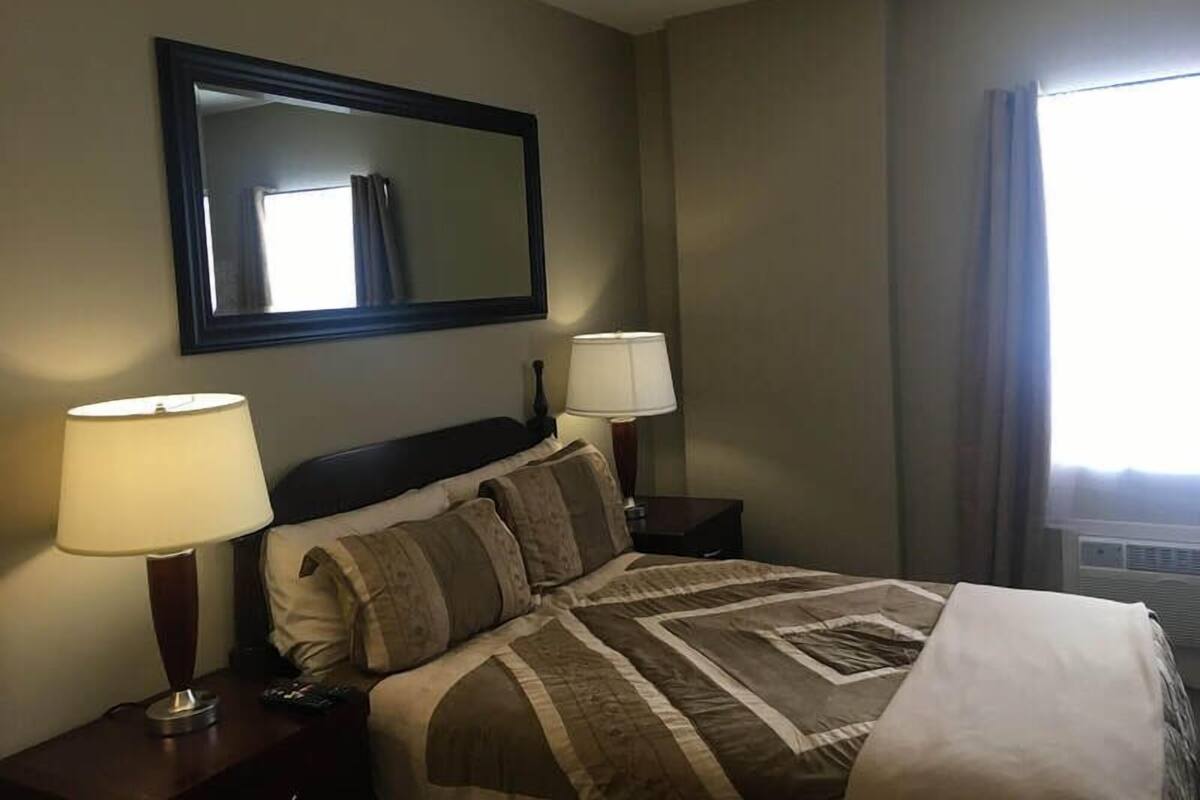 Laptop workspace, free WiFi, bed sheets