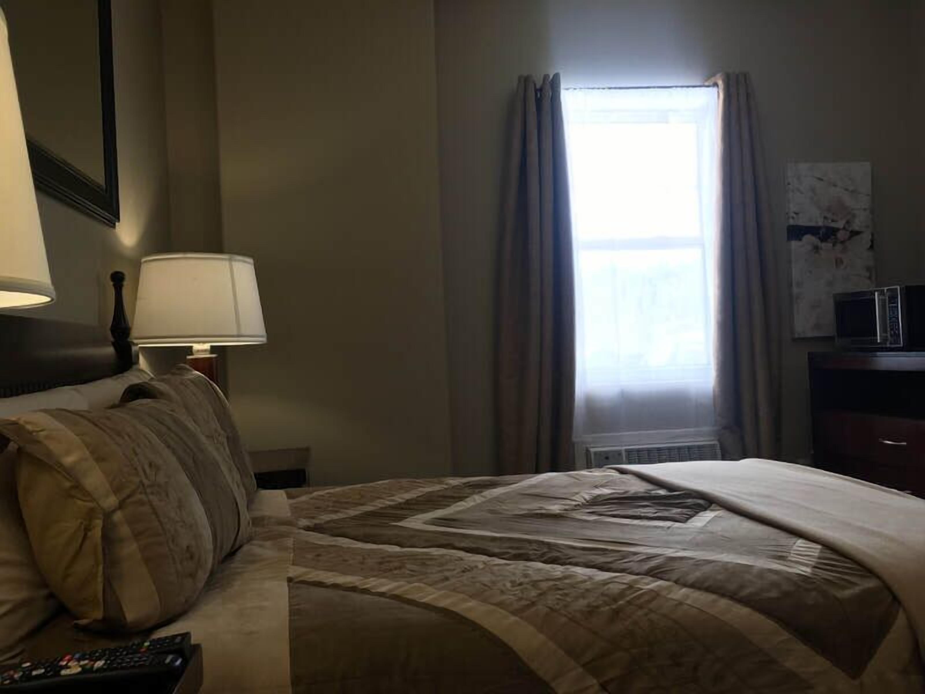 basic single room | laptop workspace, free wifi, bed sheets