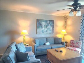 TV - Beautiful 3 Bedroom BEACHFRONT Condo - Sundial #F3 - Sleeps 10 (Gulf Shores)