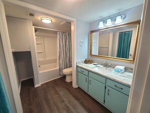 Towels - Beautiful 3 Bedroom BEACHFRONT Condo - Sundial #F3 - Sleeps 10 (Gulf Shores)