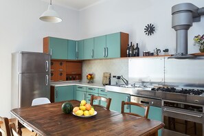 Microondas, horno y lavavajillas 