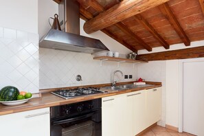 Mikrovågsugn, ugn och diskmaskin