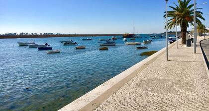 Spacious, Stylish, Relaxing Apartment with Pool, Tavira Centre