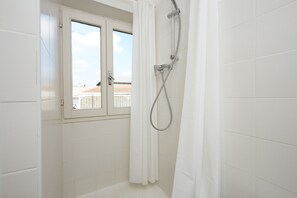 Shower, hair dryer, towels