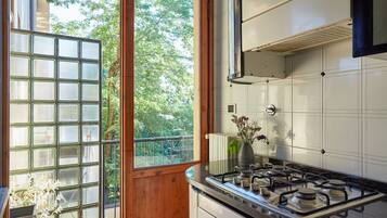 Micro-ondes, four, lave-vaisselle