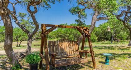 Oaks Ranch- Gorgeous Home near Guadalupe River State Park