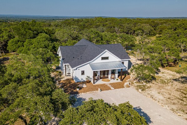 Exterior - Oaks Ranch- Gorgeous Home near Guadalupe River State Park (Spring Branch)