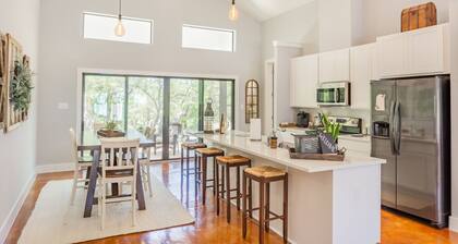 Oaks Ranch- Gorgeous Home near Guadalupe River State Park