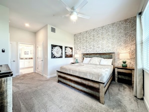 Spacious Bedroom with Rustic Wood Bed and Ensuite Bath - Harry Potter/ Water Fun / Console-Ready Stay (Four Corners)