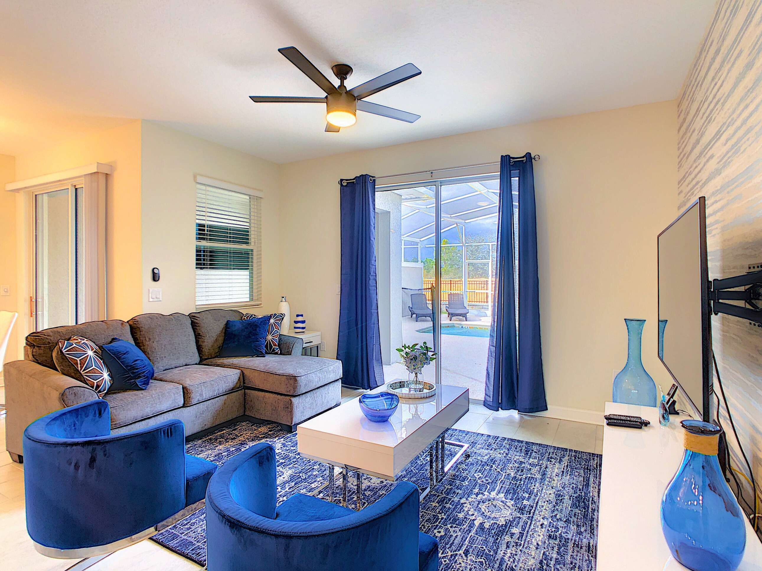 Télévision, jeux vidéo, lecteur de DVD, chaîne hi-fi