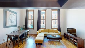 The Dolly Suite | Living area | Flat-screen TV - The Lofts at 107 (Nashville)