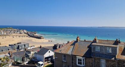 Little Gem - St Ives â Sleeps 4 â Sea Views - Parking