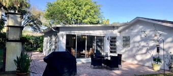Divine Location Walk/ Bike to beach, river, restaurants, theater, museum & shops