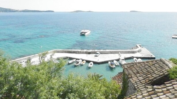 A coastal marina with boats docked, a pier, and a view of the sea. - Villa Soti - Two-Bedroom Apartment with Sea View (Mlini)