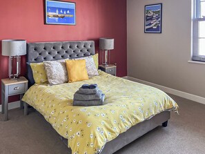 2 bedrooms, free WiFi, bed sheets - 2 bedroom accommodation in Scarborough (Scarborough)