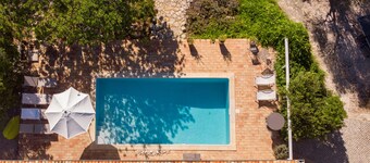 Cosy country house with heatable swimming pool and sea view.