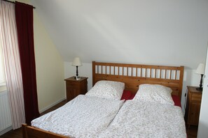 2 bedrooms, travel cot, free WiFi