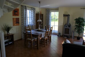 Dining - Thatched vacation home directly on the Baltic Sea (Schwarzer Busch / Insel Poel)