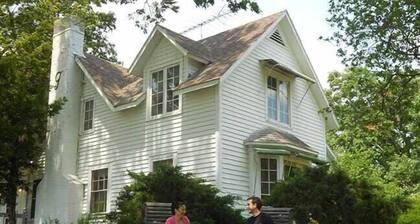 Harvest Room in the Historic Garst Farmhouse at Whiterock Conservancy