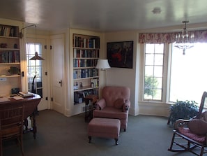 Interior - Roswell Suite in the Historic Garst Farmhouse at Whiterock Conservancy (Coon Rapids)