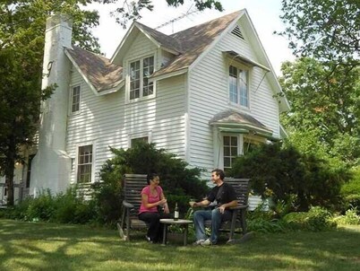 Elizabeth's Loft in the Historic Garst Farmhouse at Whiterock Conservancy
