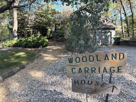 Property grounds. Woodland Carriage House at Whiterock Conservancy