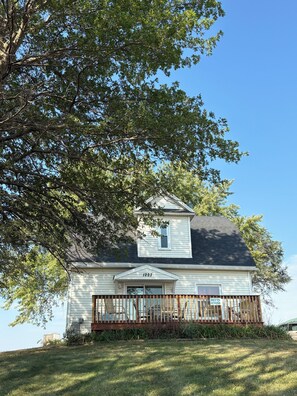Exterior - Betts Farmhouse at Whiterock Conservancy (Coon Rapids)