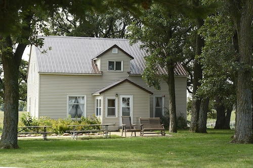 Oakridge Farmhouse at Whiterock Conservancy