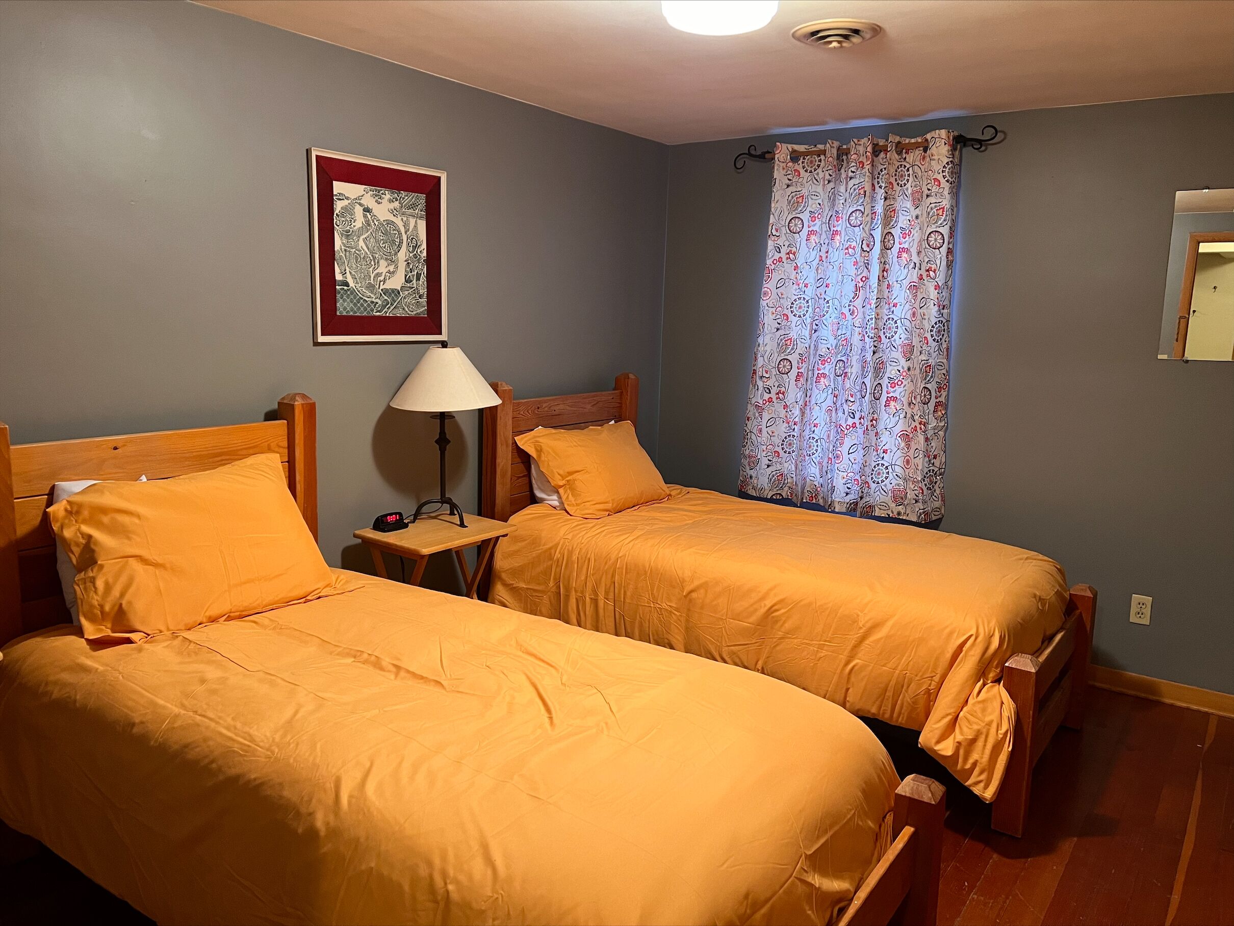 5 quartos, acesso à internet, roupa de cama