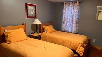 5 quartos, acesso à internet, roupa de cama