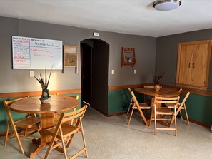 Dining - Oakridge Farmhouse at Whiterock Conservancy (Coon Rapids)