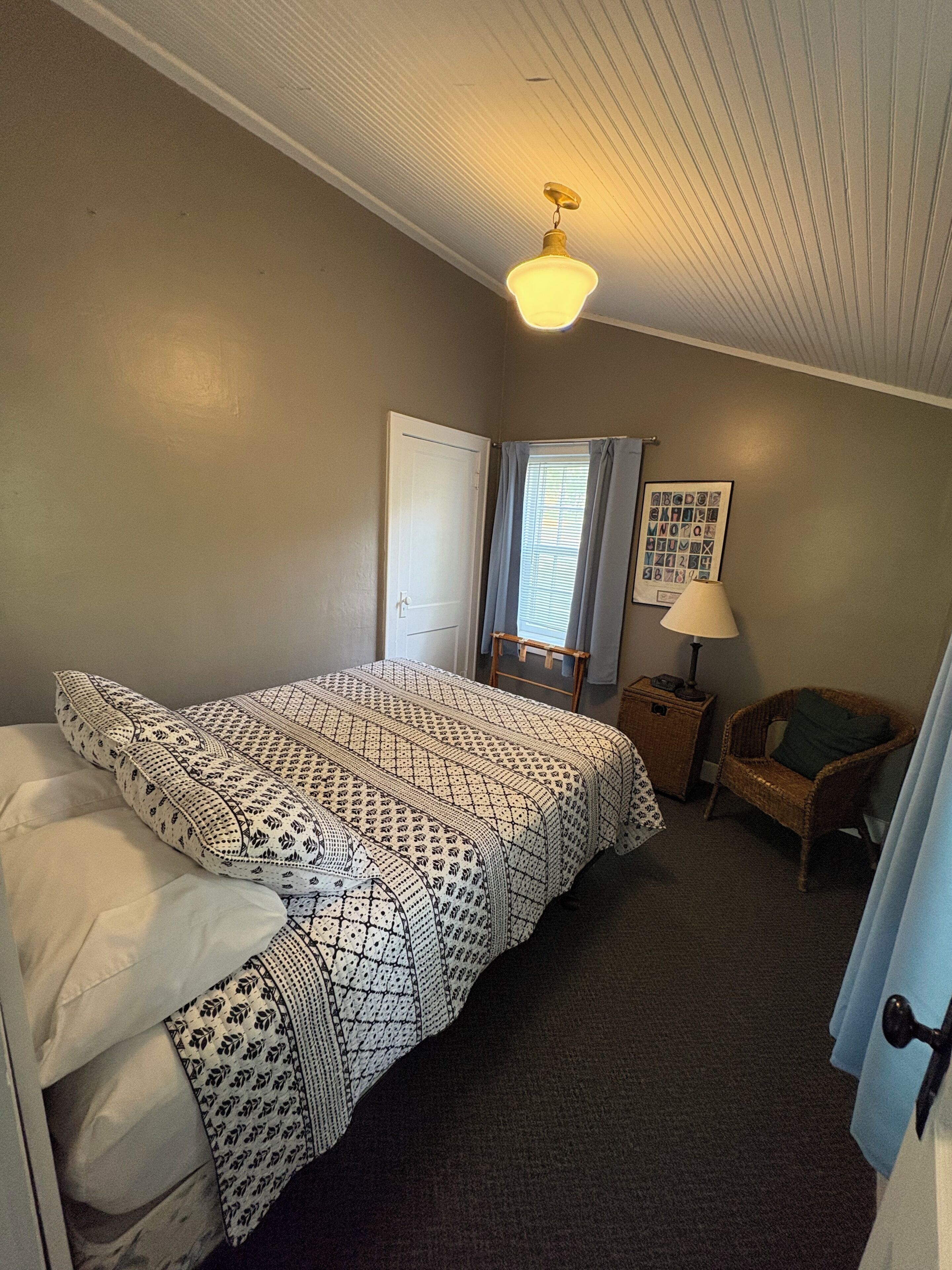 1 bedroom, internet, bed sheets