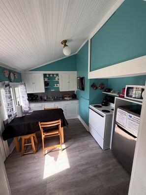 冰箱、微波炉、烤箱、炉灶