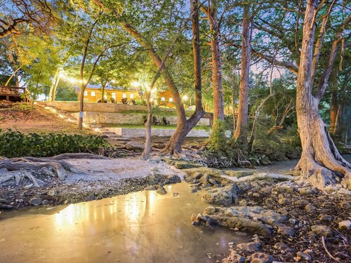 Cabin Suite | Heart of Wimberley Square