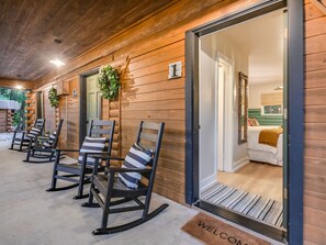 1 slaapkamer, een strijkplank/strijkijzer, gratis wifi, beddengoed