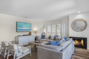 Smart TV - Golf & Bay View with 6-Passenger Golf Cart (Miramar Beach)