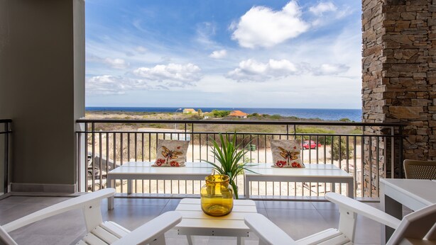Outdoor dining - Cape Marie Luxury Apartments (St. Marie)