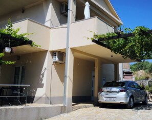 Unclassified image, 3 of 24, button - Holiday Home Amy 4 Star Accommodation for the Price of 3 (Split)