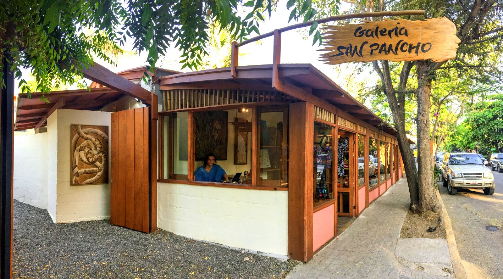 Vista frontal de la propiedad