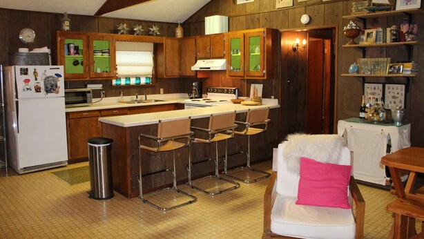 Unclassified image, 1 of 11, button - Concan Frio River Cabin (Concan)