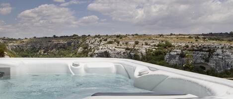 Bain à remous extérieur