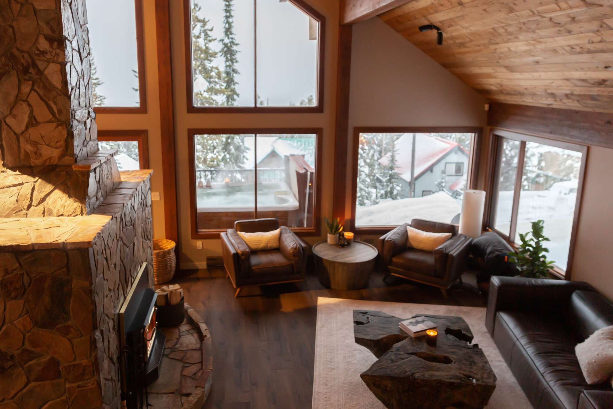 电视、壁炉、电子游戏、桌上足球