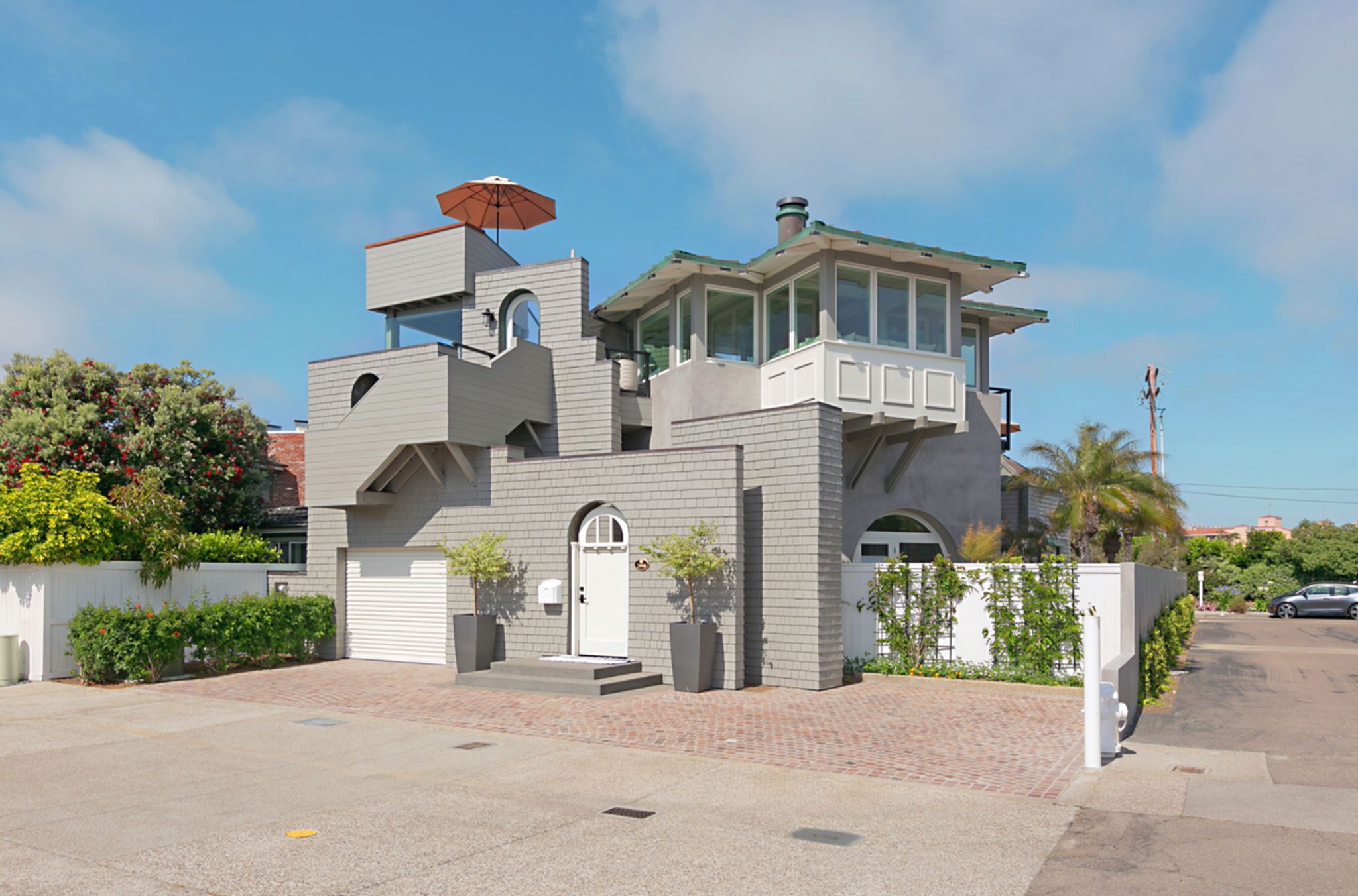 Del Mar Beach House, Gated, Secluded, Pristine. 2 Minute Walk To The Beach