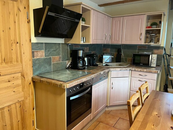 Køleskab, mikrobølgeovn, ovn, opvaskemaskine