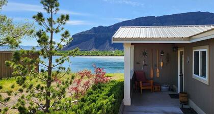 Rustic Cabin on the Columbia river.