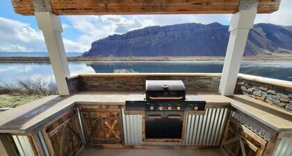 Rustic Cabin on the Columbia river.