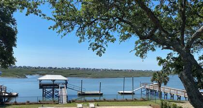 Huge House has private deepwater dock & Pool, heated Hot Tub & Close to Beaches