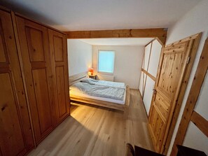 2 camere, una scrivania, Wi-Fi gratuito, lenzuola