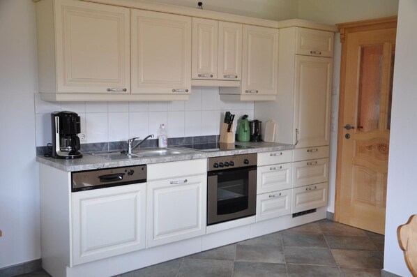 Kühlschrank, Ofen, Geschirrspüler, Toaster