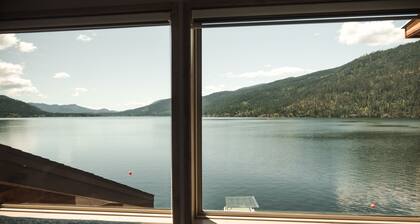 Lakefront Hideaway w/ beautiful views, quiet area, private lake access & dock!